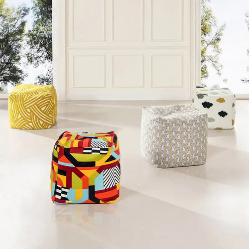 Pouf poggiapiedi cubo ricamato da 23" con imbottitura in microsfere