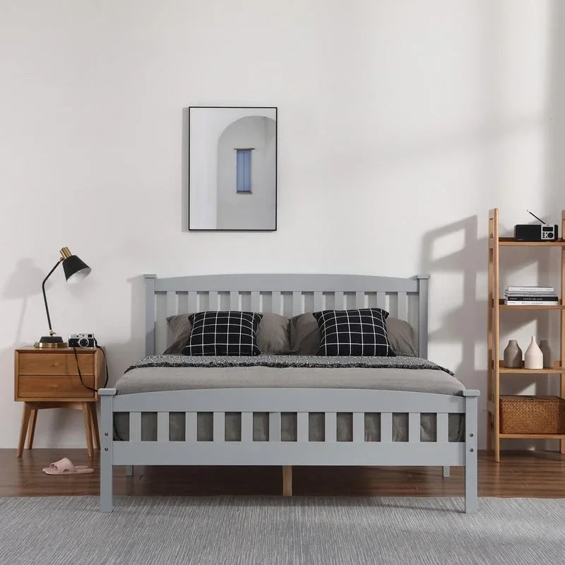Letto a piattaforma in legno con testiera