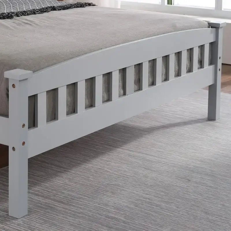 Letto a piattaforma in legno con testiera