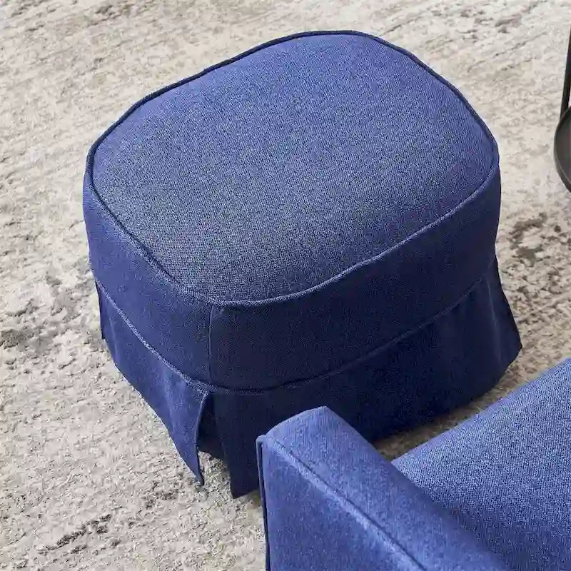 Poltrona girevole a barilotto con pouf